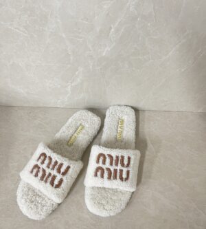 미우미우 25FW 시어링 뮬 샌들 슬리퍼 5XX664