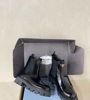 프라다 브러시드 첼시 부츠 1T186O