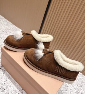 미우미우 스웨이드 시어링 태슬 앵클 부츠 5R514E