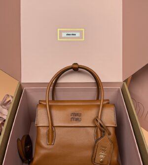 미우미우 솔리테르 광택 가죽 백 숄더백 5BA302