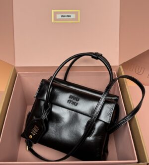 미우미우 솔리테르 광택 가죽 백 숄더백 5BA302