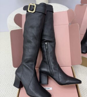 미우미우 나파 가죽 롱부츠 버클 다크 5W548E