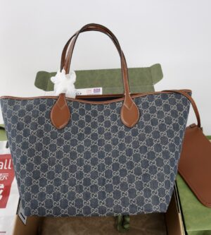 구찌 토티시마 중형 토트백 ‎820481