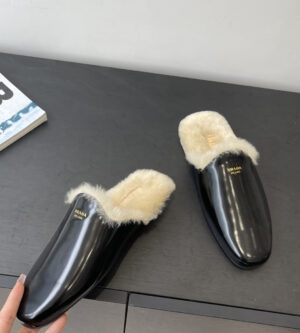 프라다 시어링 라이닝 플랫 뮬 블로퍼 1S008O