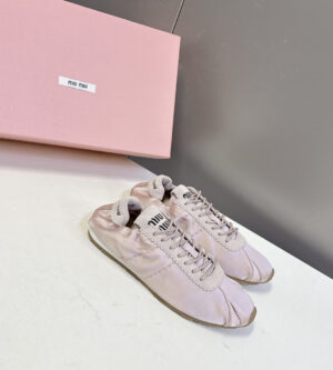 미우미우 플룸 새틴 스니커즈 5E570E