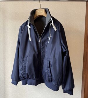 미우미우 테크니컬 가자르와 플리스 봄버 양면 자켓 (2컬러)ML1390