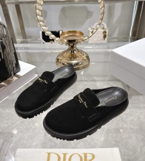 디올 보이 스웨이드 뮬 블로퍼 KDF135SUE