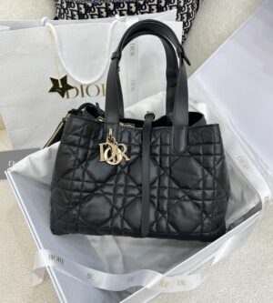 디올 뚜주흐 토트백 미듐 매크로까나쥬 블랙 M2821OSNW
