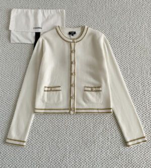 샤넬 26SS 골드 체인 가디건 블랑 P81074