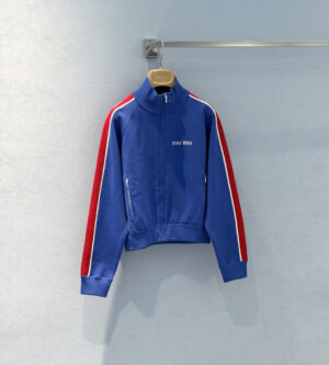 미우미우 SS26 로고 테크니컬 나일론 자켓 MMF00V