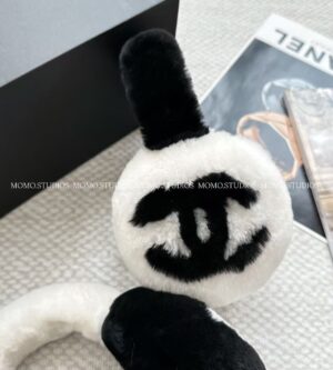 샤넬 25N 코코네쥬 시어링 귀마개 CC로고 퍼 이어머프 AAB261