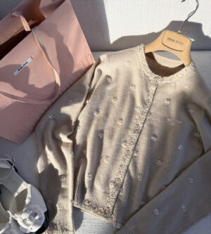 미우미우 니트 자수 장식 캐시미어 가디건 MMF01C