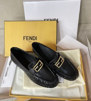 펜디 26SS 바게트 로퍼 8D8756NBA