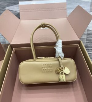 미우미우 25FW 보 스몰 토트백 5BB173