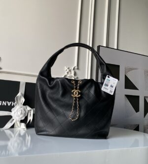 샤넬 라지 호보백 크루즈쇼 카프스킨 골드 메탈 AS5967