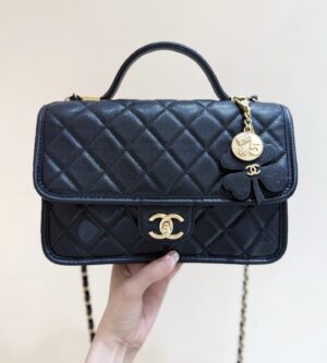 샤넬 탑핸들 플랩 숄더백 스몰 페이턴트 카프스킨 블랙 금장 AS3653