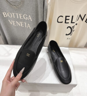 셀린느 고트스킨 오라 슬립온 로퍼 365675278C