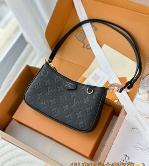 루이비통 이지 파우치 온 스트랩 숄더백 M81066