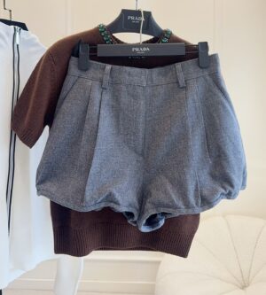 프라다 Grisaille 엔틱 사틴 반바지 P282J