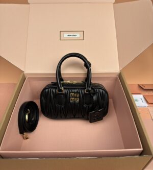 미우미우 아르카디 마테라쎄 미니 토트백 5BP088