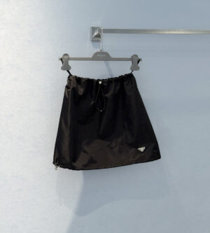 프라다 리나일론 미니스커트 21Y004