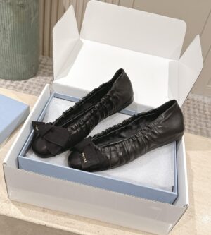 프라다 보우 리본 페이던트 발레리나 플랫슈즈 1F322O