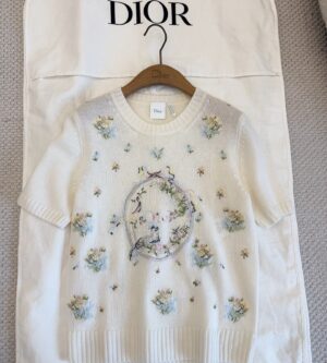 디올 자수 반팔 니트 스웨터 624S65A0E62