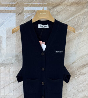 미우미우 캐시미어 가디건 베스트 조끼 MMV380