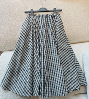 프라다 풀 체크드 샴브레이 스커트 21H031