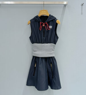 미우미우 테크니컬 후드 원피스 MF6223