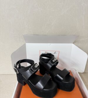 에르메스 롤라 샌들 힐 Lola 켈리 버클 스웨이드 통굽힐 플랫폼 H252129Z