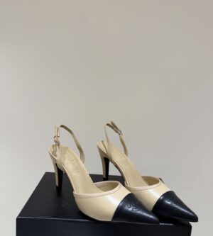 샤넬 26SS CC 로고 스트랩 레더 하이힐 슬링백 G47082