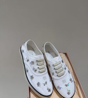 미우미우 자수 장식 드릴 스니커즈