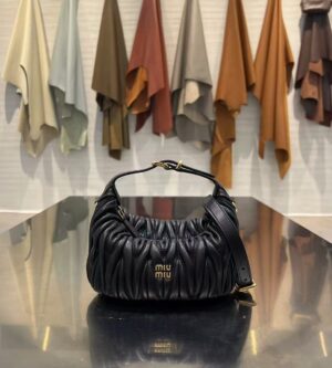 미우미우 마테라쎄 미니 숄더백 5BP100