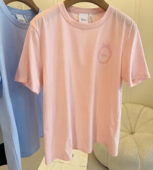 디올 메달리옹 자수 피티드 반팔 티셔츠 623T13A4265