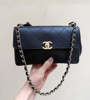 샤넬 심플리 캐리 플랩백 AS5906