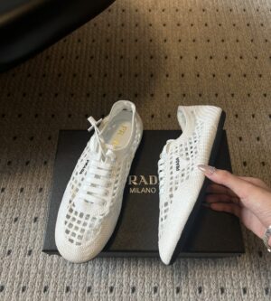 프라다 콜랩스 크로셰 스니커즈 1E360O