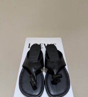 로에베 샤이니 스무스 카프스킨 토글 플랫 샌들 슬리퍼 L815465XB9