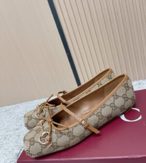 구찌 여성 구찌 홀스빗 플랫 슈즈 ‎814321