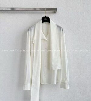 샤넬 26SS CC 로고 실크 셔츠 블라우스 P81290