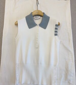 톰브라운 민소매 폴로 셔츠 슬림핏 니트 FKP133B