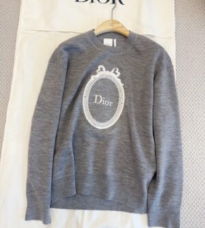 디올 메달리옹 자수 니트 624S55A1E91