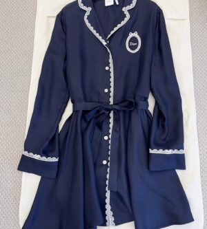 디올 메달리옹 자수 쇼트 셔츠 원피스 621R77N6065