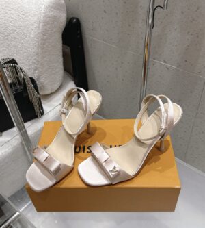 루이비통 6AM 샌들 1AK4UZ