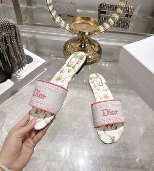 디올 디웨이 슬라이드 데이지 가든 모티브  KCO610DSC